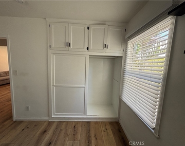 6529 Aura Avenue - Photo Thumbnail 21