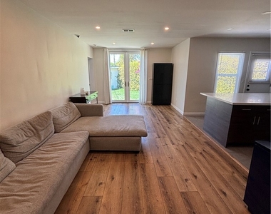 6529 Aura Avenue - Photo Thumbnail 11