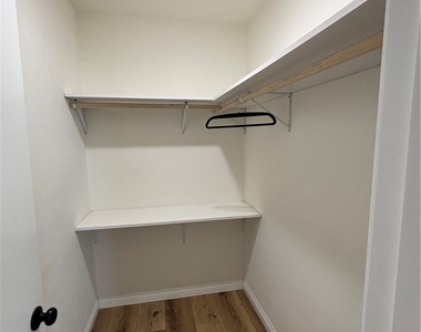 6529 Aura Avenue - Photo Thumbnail 7
