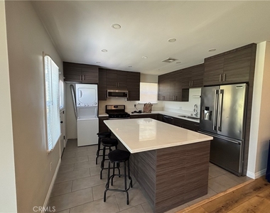 6529 Aura Avenue - Photo Thumbnail 4