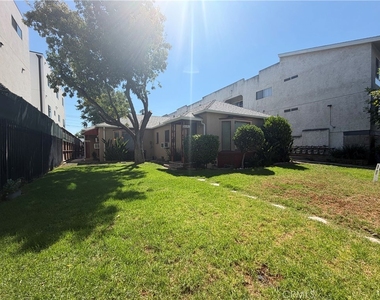 5646 3/4 Farmdale Avenue - Photo Thumbnail 9