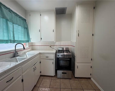 5646 3/4 Farmdale Avenue - Photo Thumbnail 5
