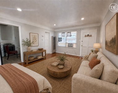 5646 3/4 Farmdale Avenue - Photo Thumbnail 2