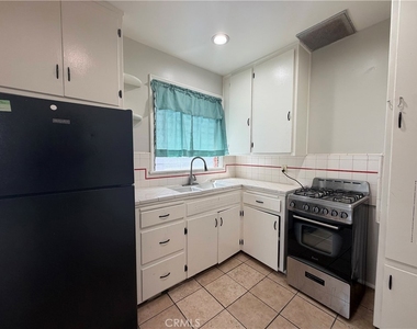 5646 3/4 Farmdale Avenue - Photo Thumbnail 4