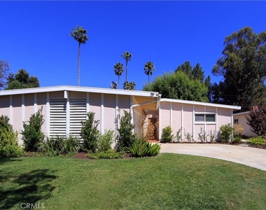5754 Wish Avenue - Photo Thumbnail 11