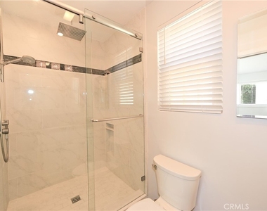 5754 Wish Avenue - Photo Thumbnail 5