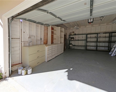 5754 Wish Avenue - Photo Thumbnail 12