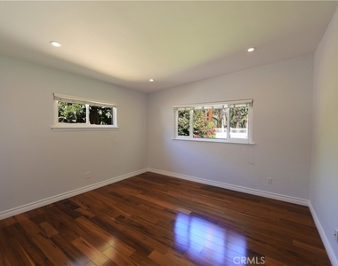 5754 Wish Avenue - Photo Thumbnail 9