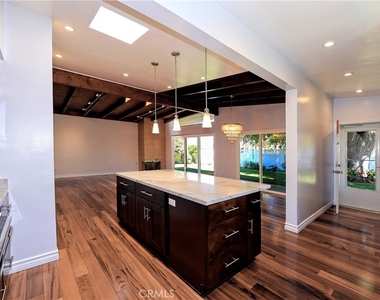 5754 Wish Avenue - Photo Thumbnail 2