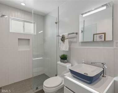 2611 Alvord Lane - Photo Thumbnail 8