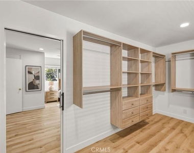 2611 Alvord Lane - Photo Thumbnail 11