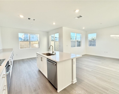 2625 E Forest Paseo - Photo Thumbnail 4