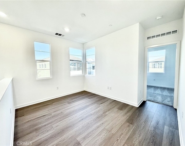 2625 E Forest Paseo - Photo Thumbnail 12