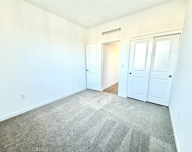 2625 E Forest Paseo - Photo Thumbnail 11