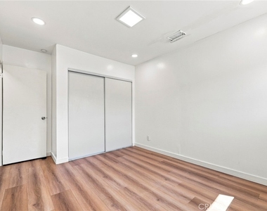23311 Catskill Ave - Photo Thumbnail 7