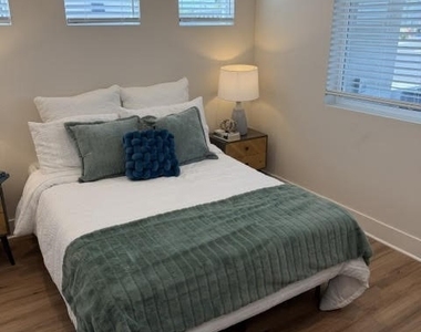 18080 Prairie Avenue - Photo Thumbnail 12