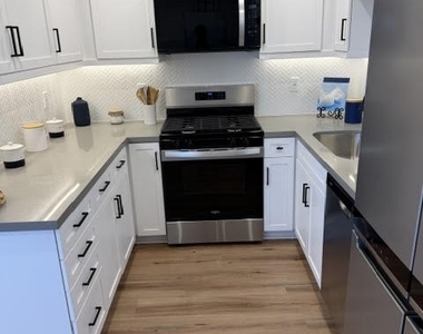 18080 Prairie Avenue - Photo Thumbnail 11