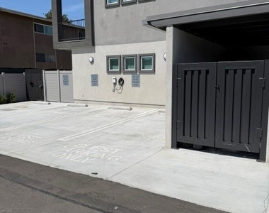 18080 Prairie Avenue - Photo Thumbnail 18
