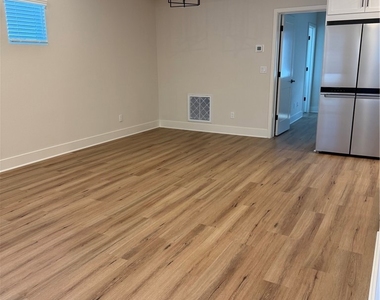 18080 Prairie Avenue - Photo Thumbnail 7