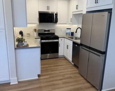 18080 Prairie Avenue - Photo Thumbnail 10
