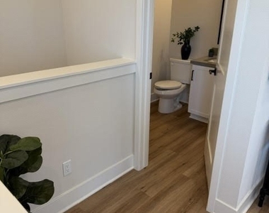 18080 Prairie Avenue - Photo Thumbnail 9