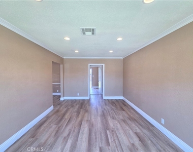 705 N Hillford Avenue - Photo Thumbnail 3