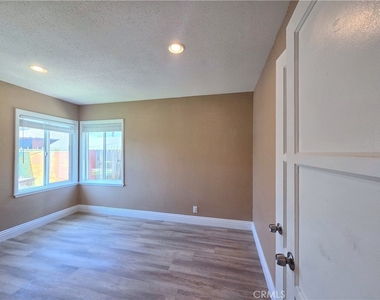 705 N Hillford Avenue - Photo Thumbnail 20