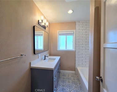 705 N Hillford Avenue - Photo Thumbnail 18