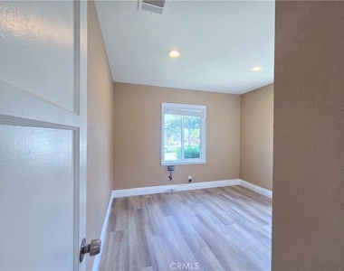705 N Hillford Avenue - Photo Thumbnail 14