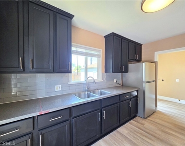 705 N Hillford Avenue - Photo Thumbnail 8