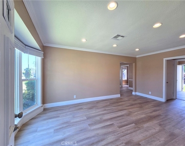 705 N Hillford Avenue - Photo Thumbnail 2