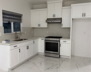 5678 Oak Pl - Photo Thumbnail 3
