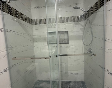 5678 Oak Pl - Photo Thumbnail 4