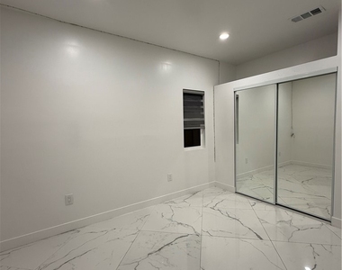 5678 Oak Pl - Photo Thumbnail 6