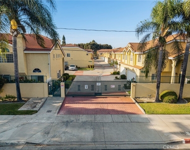 11463 1/2 Excelsior Drive - Photo Thumbnail 1