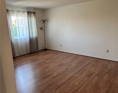 5355 Duncannon Ave - Photo Thumbnail 19