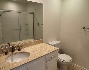 5355 Duncannon Ave - Photo Thumbnail 24