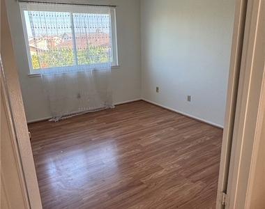 5355 Duncannon Ave - Photo Thumbnail 17