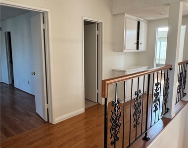 5355 Duncannon Ave - Photo Thumbnail 18