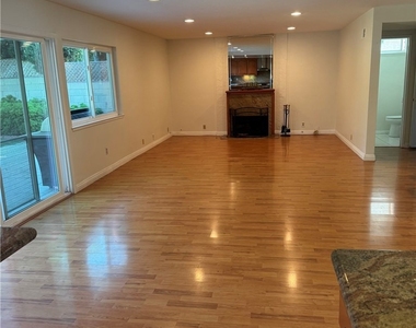 5355 Duncannon Ave - Photo Thumbnail 3