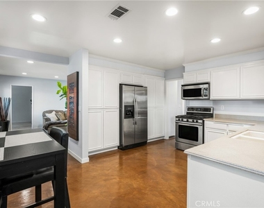 19301 Maynard Way - Photo Thumbnail 4