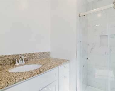 7426 Dempsey Avenue - Photo Thumbnail 15
