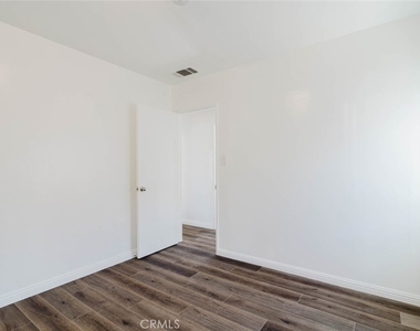 7426 Dempsey Avenue - Photo Thumbnail 12