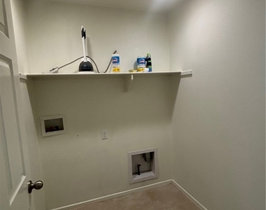 3288 Ledgewood - Photo Thumbnail 10