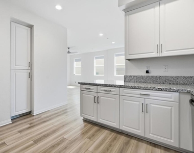 8386 Yosemite Street - Photo Thumbnail 2