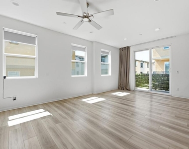 8386 Yosemite Street - Photo Thumbnail 5