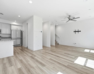 8386 Yosemite Street - Photo Thumbnail 4