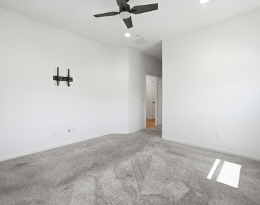 8386 Yosemite Street - Photo Thumbnail 9