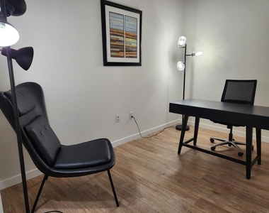 4949 Baltimore Drive - Photo Thumbnail 6