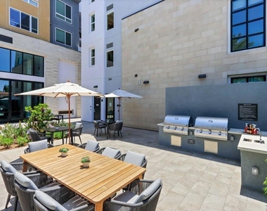 4949 Baltimore Drive - Photo Thumbnail 9